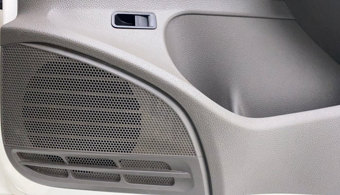 2013 Volkswagen Vento HIGHLINE DIESEL, Diesel, Manual, 1,44,408 km, Speakers
