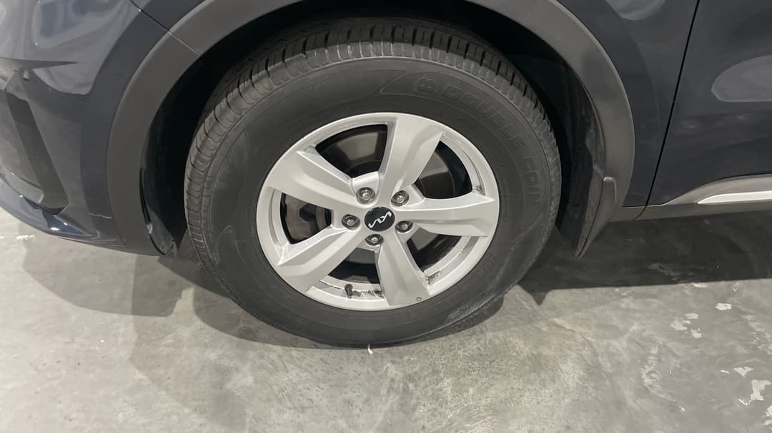 2023 Kia Sorento S 7 Seat, Automatic, 65693 km, Left Front Wheel