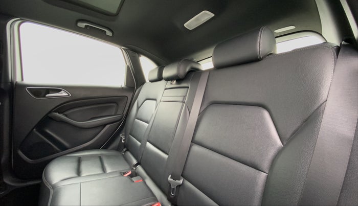 2016 Mercedes Benz B Class B200 CDI SPORT, Diesel, Automatic, 28,265 km, Right Side Rear Door Cabin