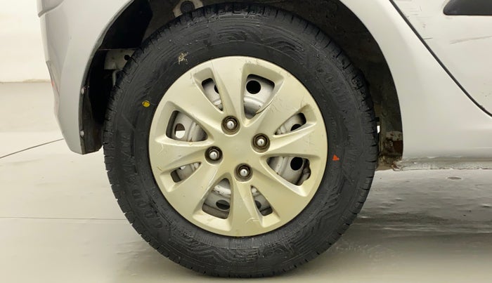 2012 Hyundai i10 ERA 1.1, Petrol, Manual, 1,04,035 km, Right Rear Wheel