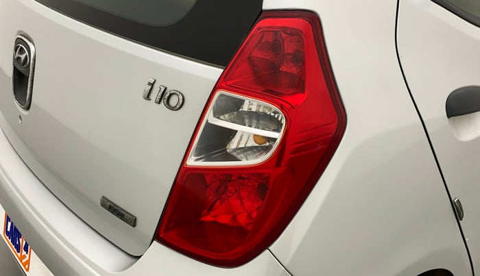 2012 Hyundai i10 ERA 1.1, Petrol, Manual, 1,04,035 km, Right tail light - Minor scratches