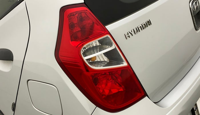 2012 Hyundai i10 ERA 1.1, Petrol, Manual, 1,04,035 km, Left tail light - Minor scratches