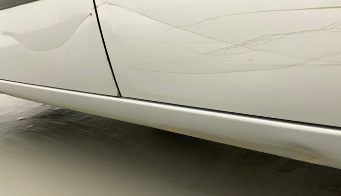 2012 Hyundai i10 ERA 1.1, Petrol, Manual, 1,04,035 km, Left running board - Minor scratches