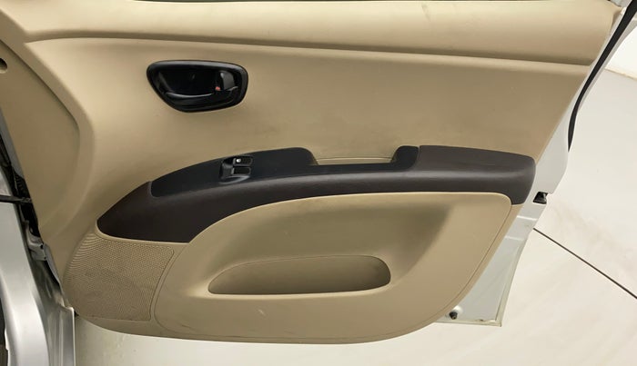 2012 Hyundai i10 ERA 1.1, Petrol, Manual, 1,04,035 km, Driver Side Door Panels Control