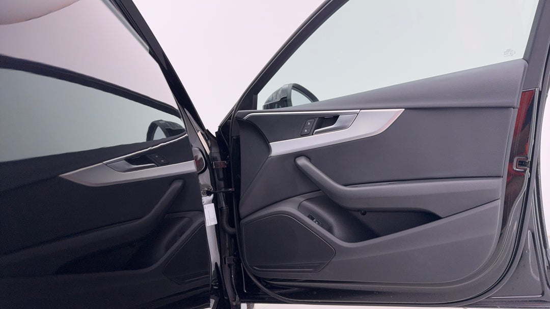 2019 Audi A4 1.4 Tfsi S Tronic S Line, Automatic, 45507 km, Speaker View