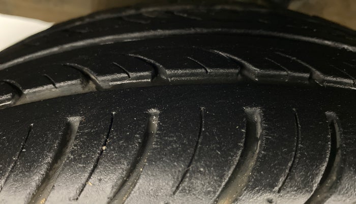2018 Hyundai Eon SPORTZ, Petrol, Manual, 13,944 km, Left Front Tyre Tread