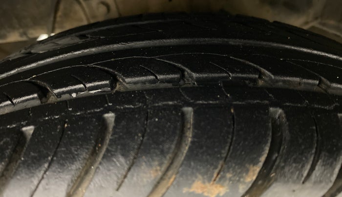 2018 Hyundai Eon SPORTZ, Petrol, Manual, 13,944 km, Right Rear Tyre Tread