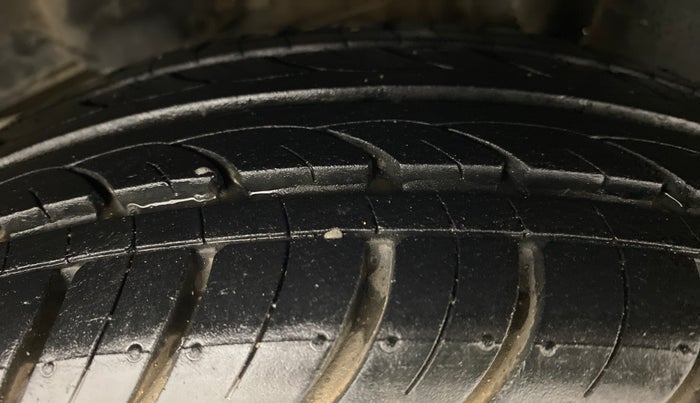 2018 Hyundai Eon SPORTZ, Petrol, Manual, 13,944 km, Left Rear Tyre Tread
