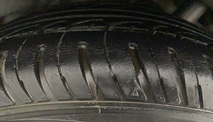 2013 Toyota Etios Liva G, Petrol, Manual, 79,965 km, Left Rear Tyre Tread