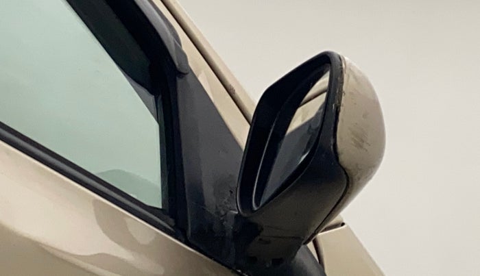2013 Toyota Etios Liva G, Petrol, Manual, 79,965 km, Right rear-view mirror - Cover has minor damage