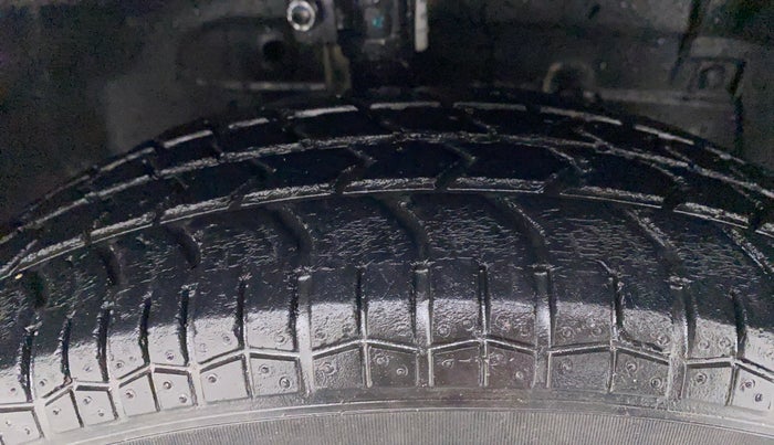 2014 Maruti Swift VDI, Diesel, Manual, 79,786 km, Right Front Tyre Tread