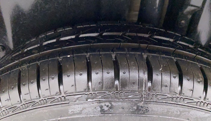 2014 Maruti Swift VDI, Diesel, Manual, 79,786 km, Left Rear Tyre Tread