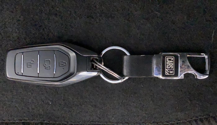 2018 Mahindra XUV500 W11, Diesel, Manual, 28,177 km, Key Close Up