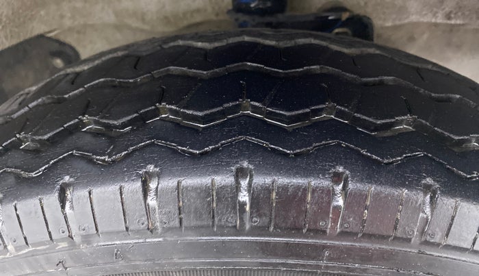 2018 Maruti Eeco 5 STR WITH AC PLUSHTR, Petrol, Manual, 19,015 km, Right Front Tyre Tread