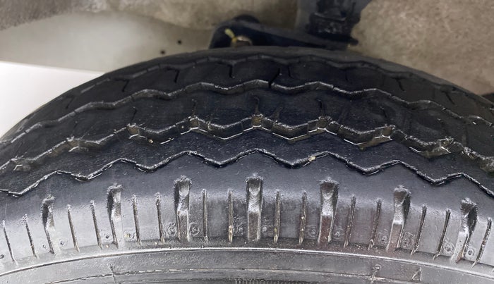 2018 Maruti Eeco 5 STR WITH AC PLUSHTR, Petrol, Manual, 19,015 km, Left Front Tyre Tread