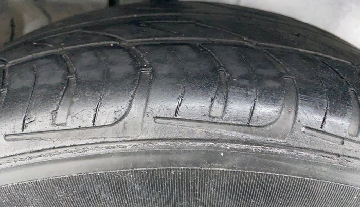 2017 Maruti Ertiga ZDI PLUS SHVS, Diesel, Manual, 83,971 km, Right Rear Tyre Tread