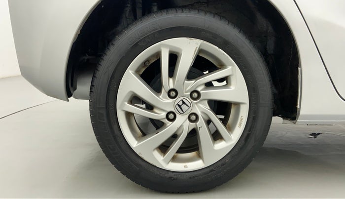 2016 Honda Jazz 1.2 V MT, Petrol, Manual, 40,012 km, Right Rear Wheel