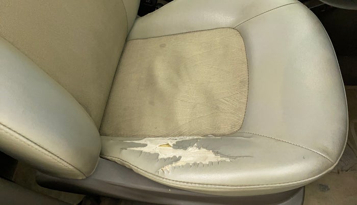 2011 Hyundai i10 MAGNA 1.2, Petrol, Manual, 84,902 km, Driver seat - Cover slightly torn