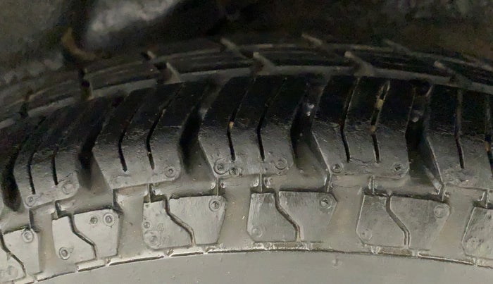 2011 Hyundai i10 MAGNA 1.2, Petrol, Manual, 84,902 km, Left Rear Tyre Tread