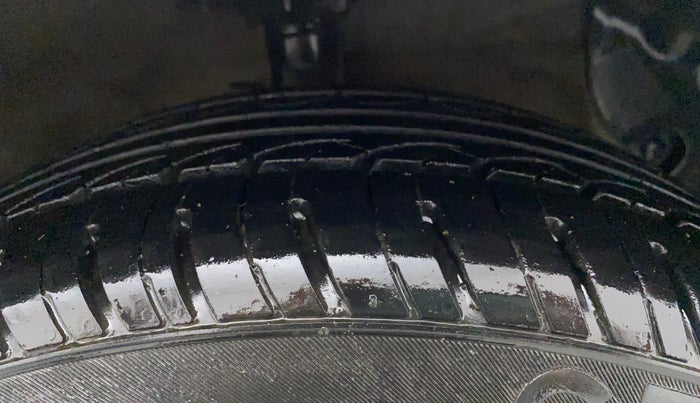 2015 Hyundai Grand i10 SPORTZ 1.1 CRDI, Diesel, Manual, 88,815 km, Right Front Tyre Tread