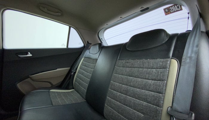 2015 Hyundai Grand i10 SPORTZ 1.1 CRDI, Diesel, Manual, 88,815 km, Right Side Rear Door Cabin