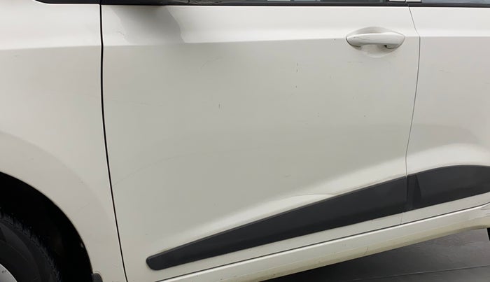 2015 Hyundai Grand i10 SPORTZ 1.1 CRDI, Diesel, Manual, 88,815 km, Front passenger door - Slight discoloration