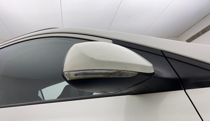 2015 Hyundai Grand i10 SPORTZ 1.1 CRDI, Diesel, Manual, 88,815 km, Right rear-view mirror - Indicator light has minor damage