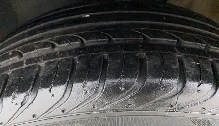2015 Volkswagen Polo HIGHLINE1.2L PETROL, Petrol, Manual, 64,144 km, Left Front Tyre Tread