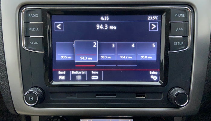 2015 Volkswagen Polo HIGHLINE1.2L PETROL, Petrol, Manual, 64,144 km, Infotainment System