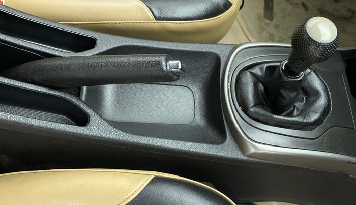 2015 Honda City 1.5L I-DTEC V, Diesel, Manual, 1,10,396 km, Gear Lever
