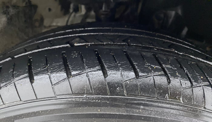 2015 Honda City 1.5L I-DTEC V, Diesel, Manual, 1,10,396 km, Right Front Tyre Tread