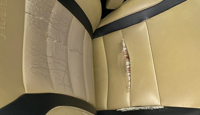 2015 Honda City 1.5L I-DTEC V, Diesel, Manual, 1,10,396 km, Driver seat - Cover slightly torn