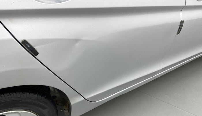 2015 Honda City 1.5L I-DTEC V, Diesel, Manual, 1,10,396 km, Right rear door - Slightly dented