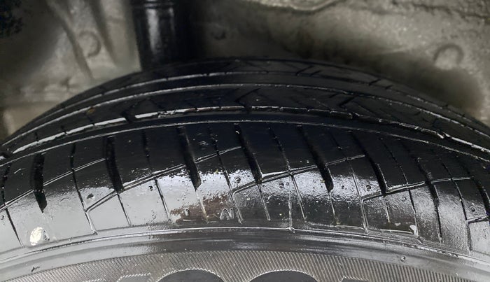 2015 Honda City 1.5L I-DTEC V, Diesel, Manual, 1,10,396 km, Right Rear Tyre Tread