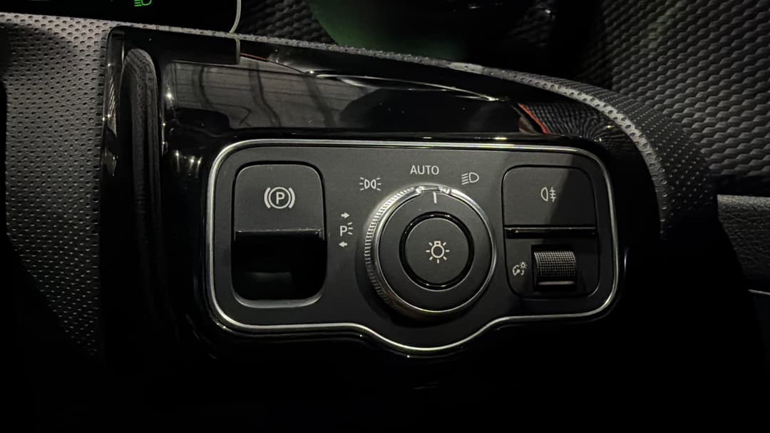 2018 Mercedes-benz A200 A200, Automatic, 52830 km, Utility Switches/Buttons