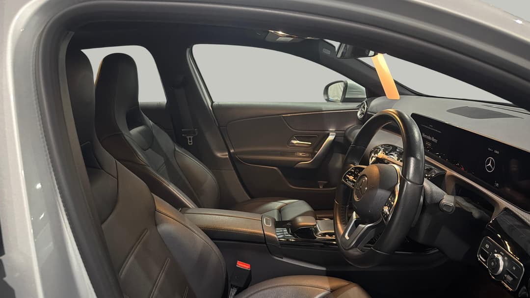 2018 Mercedes-benz A200 A200, Automatic, 52830 km, Right Side Front Door Cabin View