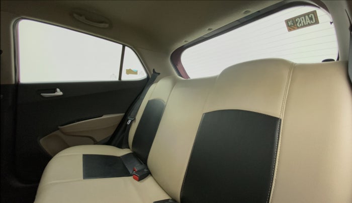 2016 Hyundai Grand i10 SPORTZ 1.2 KAPPA VTVT, Petrol, Manual, 94,949 km, Right Side Rear Door Cabin