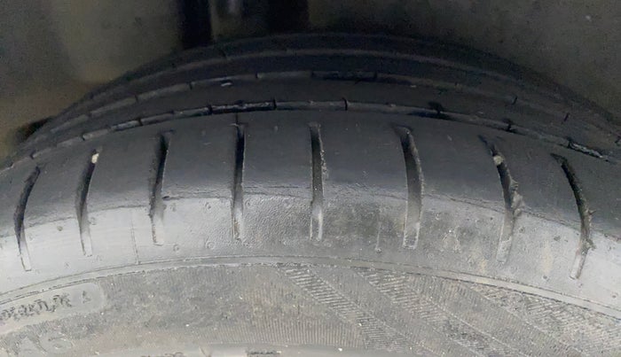 2019 Maruti Ciaz ALPHA 1.5 SHVS PETROL, Petrol, Manual, 52,040 km, Right Rear Tyre Tread