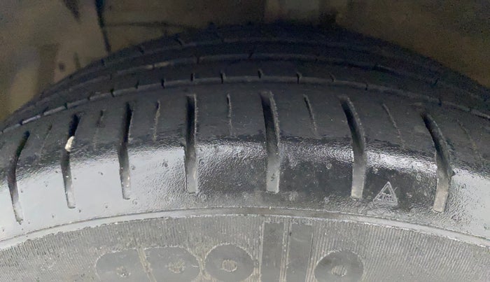 2019 Maruti Ciaz ALPHA 1.5 SHVS PETROL, Petrol, Manual, 52,040 km, Left Front Tyre Tread