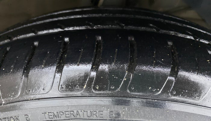 2018 Maruti Dzire VXI, Petrol, Manual, 25,144 km, Right Front Tyre Tread