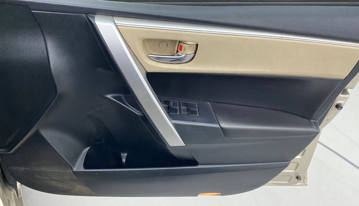 2015 Toyota Corolla Altis VL CVT PETROL, Petrol, Automatic, 87,323 km, Driver Side Door Panels Control