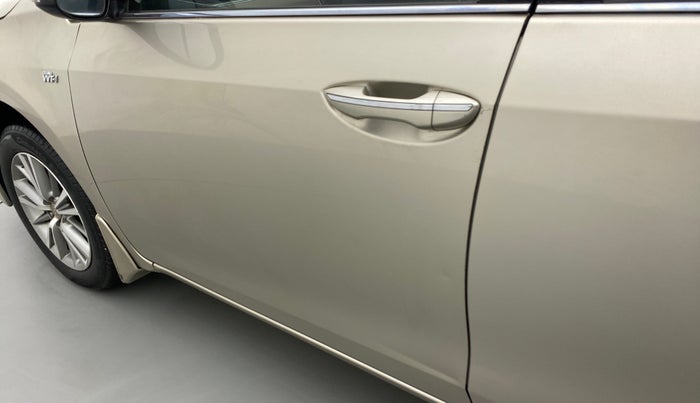 2015 Toyota Corolla Altis VL CVT PETROL, Petrol, Automatic, 87,323 km, Front passenger door - Slightly dented