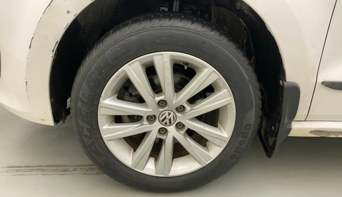 2013 Volkswagen Polo HIGHLINE1.2L, Petrol, Manual, 29,549 km, Left Front Wheel