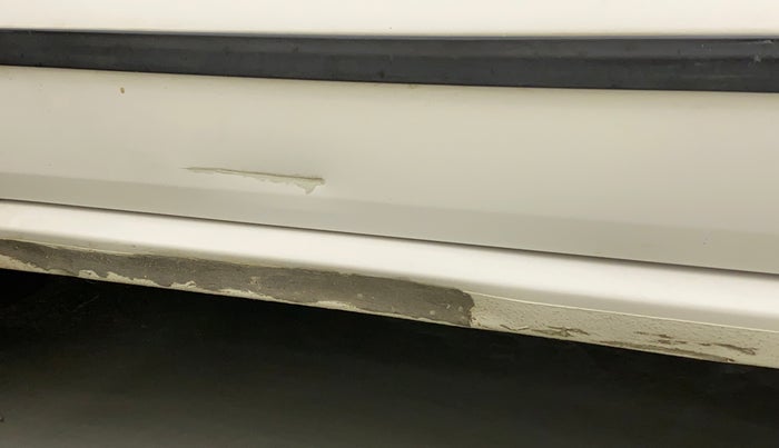 2013 Volkswagen Polo HIGHLINE1.2L, Petrol, Manual, 29,549 km, Left running board - Paint has minor damage