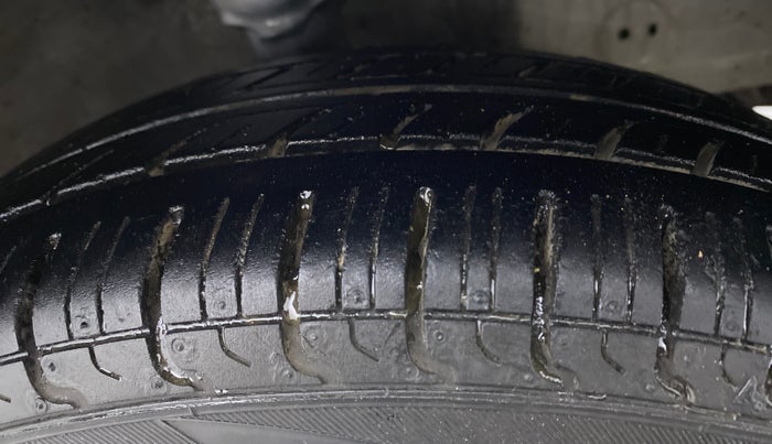 2015 Hyundai Eon ERA PLUS, CNG, Manual, 90,023 km, Right Front Tyre Tread