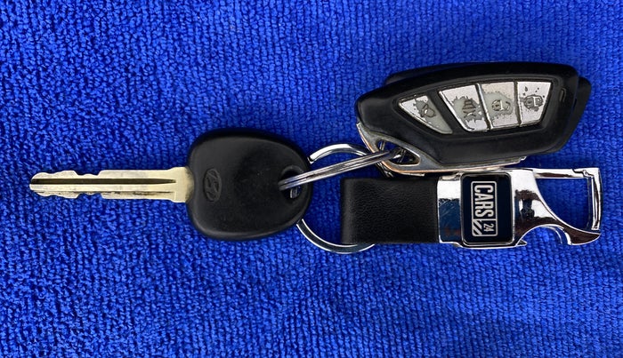2015 Hyundai Eon ERA PLUS, CNG, Manual, 90,023 km, Key Close Up