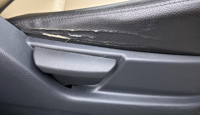 2015 Hyundai Eon ERA PLUS, CNG, Manual, 90,023 km, Driver Side Adjustment Panel
