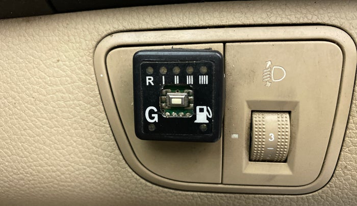 2015 Hyundai Eon ERA PLUS, CNG, Manual, 90,023 km, Dashboard - CNG switch has minor damage
