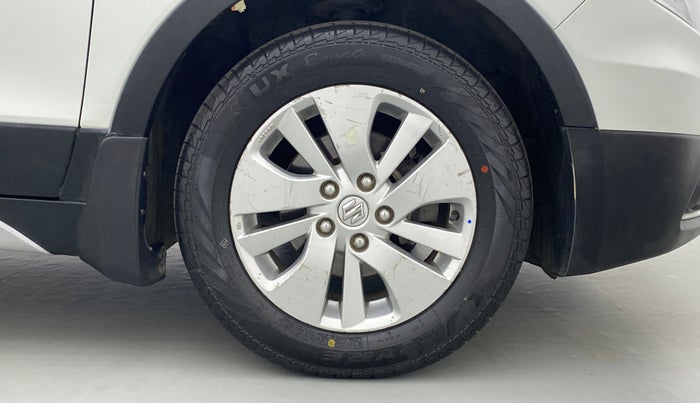 2016 Maruti S Cross ALPHA 1.3, Diesel, Manual, 1,34,694 km, Right Front Tyre