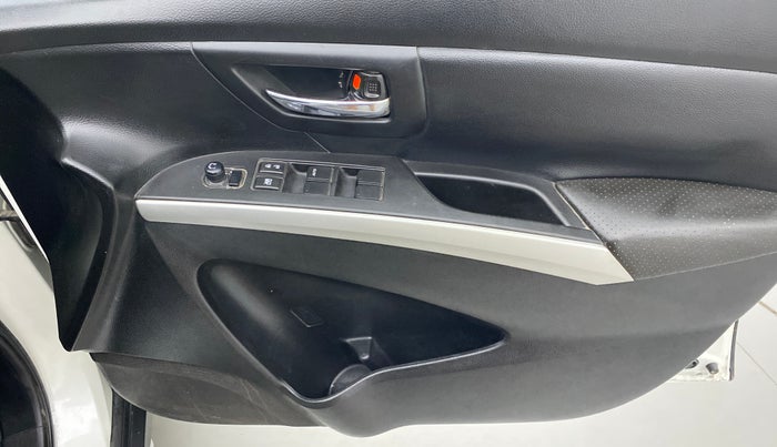 2016 Maruti S Cross ALPHA 1.3, Diesel, Manual, 1,34,694 km, Driver Side Door Panels Controls